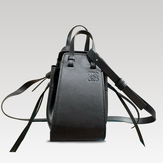 The Roewe hammock bag is plain black